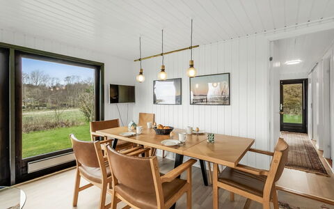 Jule - 1.3Km to the Fjord: Bois, Sol, Design Intérieur, Salle À Manger, Plafond, Table Cuisine Et Salle A Manger, Sol, Parquet, Meubles, Dur