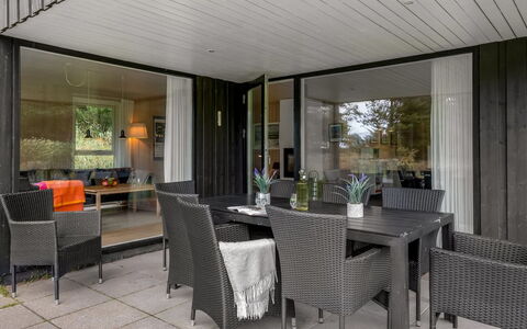 Dix - 900M from the Sea: Toit, Maison, Domicile, Chalet, Porte, Siding, Plate-Forme, Porche, Planche, Dur
