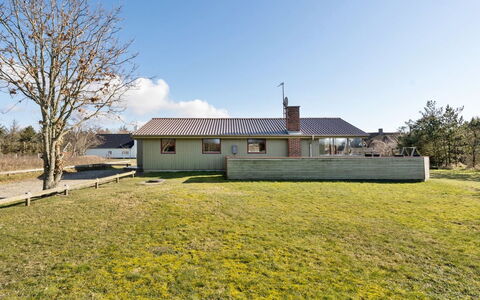 Frille - 200M from the Sea: Herbe, Prairie, Paysage, Écorégion, Plaine, Communauté Des Plantes, Lot Terre, Mobilier De Jardin, Prairie, Formations Arbustives