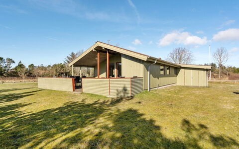 Frille - 200M from the Sea: Herbe, Prairie, Paysage, Écorégion, Plaine, Communauté Des Plantes, Lot Terre, Mobilier De Jardin, Prairie, Formations Arbustives
