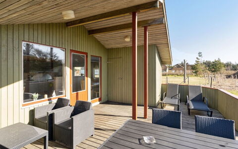 Frille - 200M from the Sea: Herbe, Prairie, Paysage, Écorégion, Plaine, Communauté Des Plantes, Lot Terre, Mobilier De Jardin, Prairie, Formations Arbustives