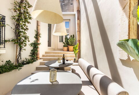 Alma Suite: Propriété, Plante, Design Intérieur, Architecture, Bois, Sol, Matériel De La Propriété, Sol, Immobilier, Design Urbain