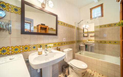 Can Tiona: Sol, Luminaire Plomberie, Design Intérieur, Sol, Salle De Bains, Siège De Toilette, Plafond, Toilette, Plomberie, Robinet