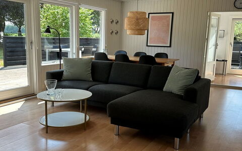 Francis - 300M from the Sea: Bois, Toit, Architecture, Domicile, Maison, Chalet, Siding, Dur, Pente, Biens