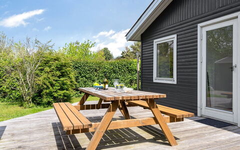 Francis - 300M from the Sea: Bois, Toit, Architecture, Domicile, Maison, Chalet, Siding, Dur, Pente, Biens