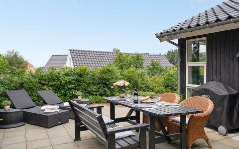 Jörgen - 100M from the Sea: Maison, Domicile, Toit, Chalet, Biens, Aménagement Paysager, Batiments Jardin, Siding, Ferme