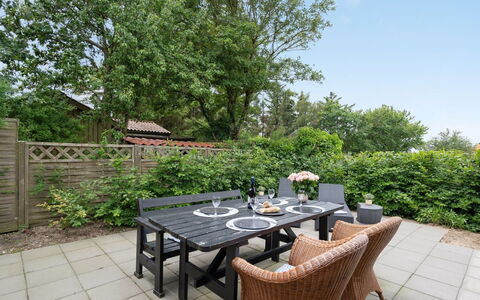 Jörgen - 100M from the Sea: Maison, Domicile, Toit, Chalet, Biens, Aménagement Paysager, Batiments Jardin, Siding, Ferme
