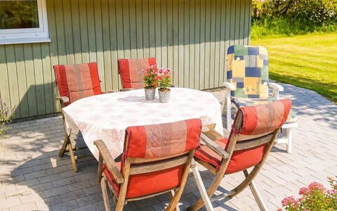 Allita - 12Km from the Sea: Meubles, Mobilier De Jardin, Chaise, Table, Tableau De Plein Air, Jardin, Table Cuisine Et Salle A Manger, Arrière-Cour, Parapluie, Ombre