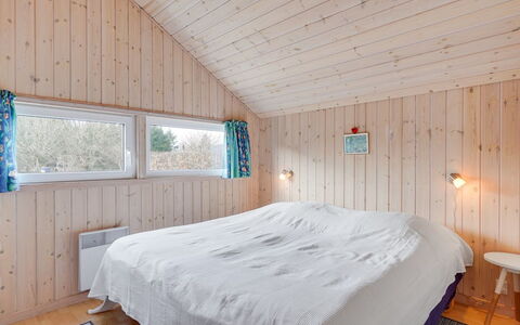 Allita - 12Km from the Sea: Bois, Plafond, Domicile, Chambre, Literie, Planche, Gelé, Dur, Parquet, Lit