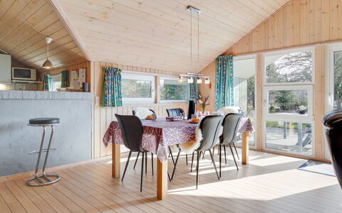 Allita - 12Km from the Sea: Maison, Domicile, Porte, Toit, Chalet, Biens, Jardin, Ombre, Siding, Cour