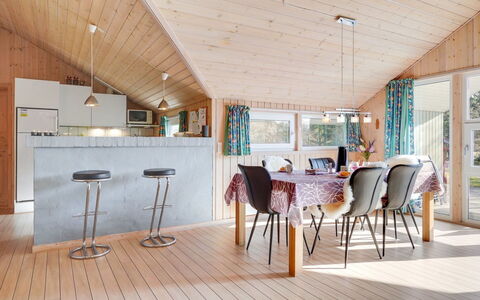 Allita - 12Km from the Sea: Maison, Domicile, Porte, Toit, Chalet, Biens, Jardin, Ombre, Siding, Cour