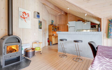 Allita - 12Km from the Sea: Maison, Domicile, Porte, Toit, Chalet, Biens, Jardin, Ombre, Siding, Cour
