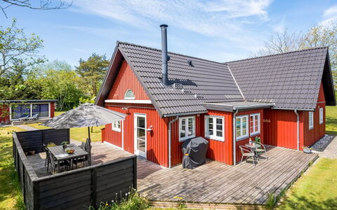 Soile - 12Km from the Sea: Maison, Domicile, Toit, Zone Résidentielle, Chalet, Biens, Ferme, Pelouse, Aménagement Paysager, Siding