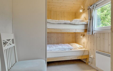 Aviaja - 12Km from the Sea: Bois, Chambre, Lit, Design Intérieur, Plafond, Sol, Sol, Meubles, Literie, Pièce