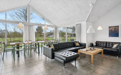 Sada - 12Km from the Sea: Maison, Domicile, Toit, Zone Résidentielle, Chalet, Biens, Ferme, Pelouse, Aménagement Paysager, Siding
