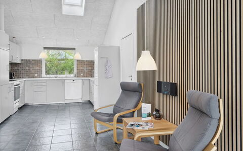 Sada - 12Km from the Sea: Maison, Domicile, Toit, Zone Résidentielle, Chalet, Biens, Ferme, Pelouse, Aménagement Paysager, Siding