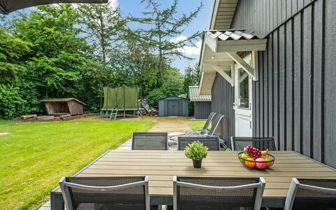 Annaline - 10Km from the Sea: Bois, Mobilier De Jardin, Ombre, Jardin, Chaise, Arrière-Cour, Planche, Pelouse, Plate-Forme, Dur