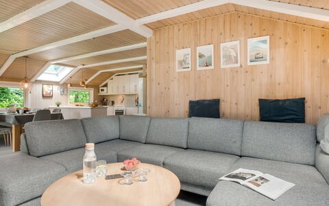 Annaline - 10Km from the Sea: Bois, Design Intérieur, Domicile, Salon, Meubles, Sol, Canapé, Plafond, Dur