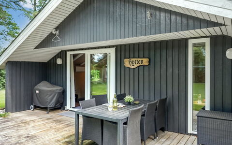 Annaline - 10Km from the Sea: Domicile, Siding, Chalet, Dur, Batiments Jardin, Planche, Porche, Ombre, Tache De Bois, Cour
