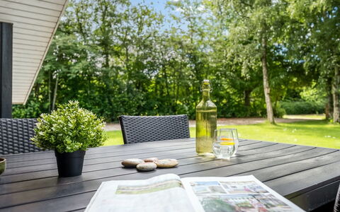 Annaline - 10Km from the Sea: Meubles, Mobilier De Jardin, Table, Chaise, Tableau De Plein Air, Table Cuisine Et Salle A Manger, Ombre, Jardin, Lumière Du Soleil, Table Basse