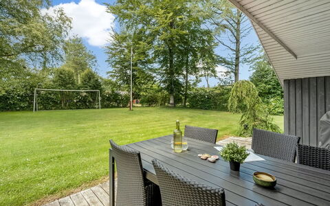 Annaline - 10Km from the Sea: Meubles, Lot Terre, Jardin, Ombre, Domicile, Chaise, Pelouse, Aménagement Paysager, Dur, Cour