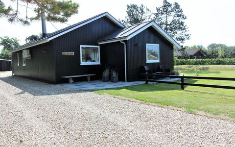 Kadir - 500M from the Sea: Bois, Toit, Architecture, Domicile, Maison, Chalet, Siding, Dur, Pente, Biens