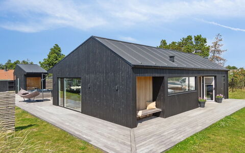 Toyah - 400M from the Sea: Toit, Domicile, Maison, Siding, Chalet, Composite, Porte, Fenêtre À Guillotine, Biens, Cheminée