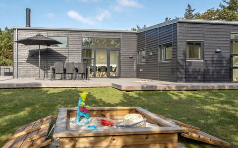 Joachim - 200M from the Sea: Toit, Maison, Domicile, Chalet, Porte, Siding, Plate-Forme, Porche, Planche, Dur