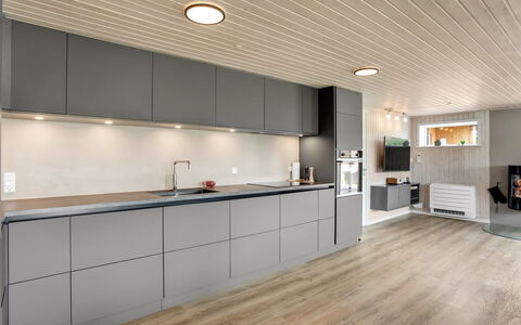 Dirtje - 200M from the Sea: Sol, Cuisine, Design Intérieur, Bois, Plafond, Cabinetry, Sol, Appareil De Cuisine, Meubles, Comptoir
