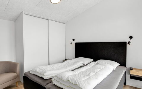 Dirtje - 200M from the Sea: Design Intérieur, Plafond, Chambre, Lit, Sol, Sol, Literie, Cadre De Lit, Drap De Lit, Pièce
