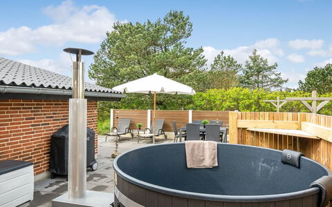 Dirtje - 200M from the Sea: Composite, Mobilier De Jardin, Luminaire Plomberie, Piscine, Ombre, Jacuzzi, Plate-Forme, Baignoire, Tache De Bois