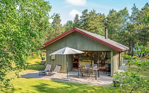 Yngvy - 1.3Km from the Sea: Meubles, Design Intérieur, Sol, Sol, Plafond, Pièce, Chaise, Table, Appartement, Table Cuisine Et Salle A Manger