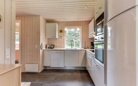 Akkar - 1.8Km from the Sea: Cuisine, Sol, Bois, Comptoir, Design Intérieur, Appareil De Cuisine, Sol, Principaux Appliance, Plafond, Cabinetry