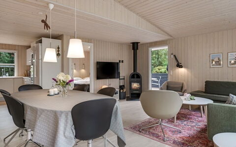 Akkar - 1.8Km from the Sea: Bois, Design Intérieur, Sol, Meubles, Plafond, Sol, Luminaire, Domicile, Salon, Pièce