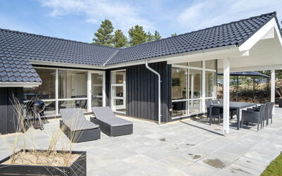 Dior - 1.4Km from the Sea