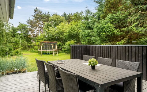 Atla - 2.5Km from the Sea: Meubles, Bois, Mobilier De Jardin, Table, Arbuste, Tableau De Plein Air, Dur, Chaise, Jardin, Plate-Forme
