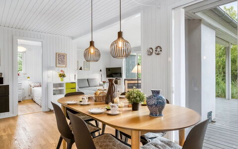 Atla - 2.5Km from the Sea: Design Intérieur, Meubles, Luminaire, Sol, Bois, Lustre, Plafond, Salle À Manger, Table Cuisine Et Salle A Manger, Sol