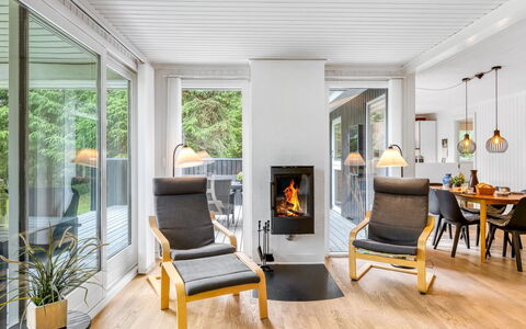 Atla - 2.5Km from the Sea: Sol, Meubles, Design Intérieur, Sol, Bois, Parquet, Chaise, Domicile, Plafond, Salon