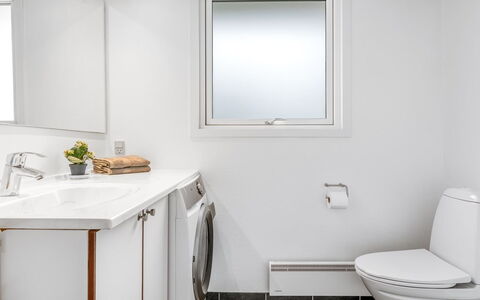 Atla - 2.5Km from the Sea: Design Intérieur, Sol, Luminaire Plomberie, Sol, Salle De Bains, Plafond, Évier, Robinet, Éclairage, Domicile