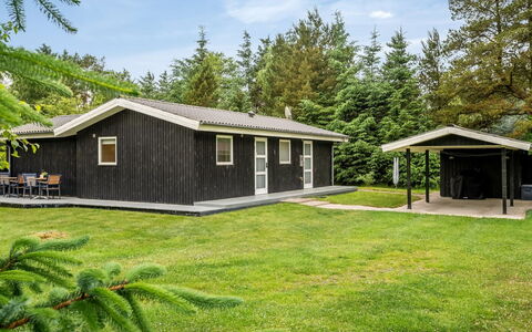Atla - 2.5Km from the Sea: Domicile, Maison, Toit, Architecture, Chalet, Arbuste, Lot Terre, Siding, Jardin, Batiments Jardin