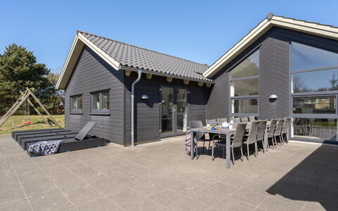 Lova - 600M from the Sea: Domicile, Chalet, Porte, Biens, Ombre, Siding, Dur, Batiments Jardin, Porche, Conception