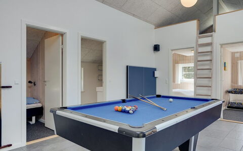 Lova - 600M from the Sea: Domicile, Chalet, Porte, Biens, Ombre, Siding, Dur, Batiments Jardin, Porche, Conception