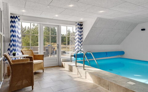 Alwina - 2.5Km from the Sea: Maison, Domicile, Porte, Toit, Chalet, Biens, Jardin, Ombre, Siding, Cour