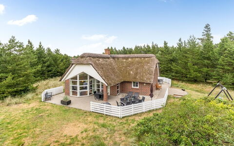 Ronna - 2.2Km from the Sea: Maison, Toit, Domicile, Chalet, Cabanon, Batiments Jardin, Siding, Cour, Cabane En Rondins, Cabane