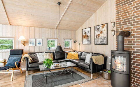 Ronna - 2.2Km from the Sea: Maison, Toit, Domicile, Chalet, Cabanon, Batiments Jardin, Siding, Cour, Cabane En Rondins, Cabane