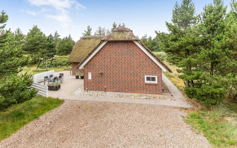 Ronna - 2.2Km from the Sea: Maison, Toit, Domicile, Chalet, Cabanon, Batiments Jardin, Siding, Cour, Cabane En Rondins, Cabane