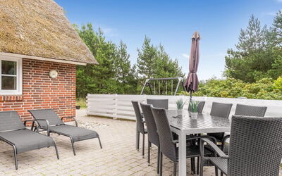 Ronna - 2.2Km from the Sea