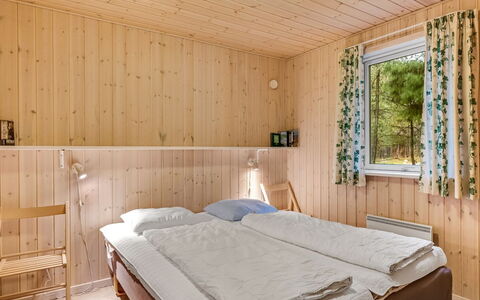 Mart - 1.6Km from the Sea: Bois, Design Intérieur, Sol, Sol, Chambre, Plafond, Meubles, Lit, Pièce, Domicile