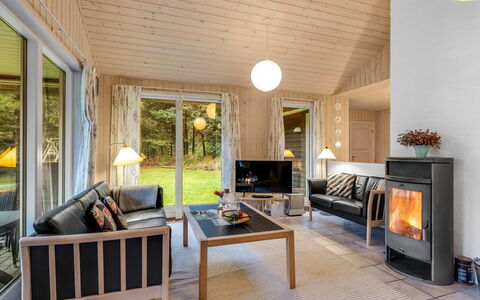 Mart - 1.6Km from the Sea: Design Intérieur, Bois, Sol, Plafond, Meubles, Sol, Domicile, Salon, Pièce, Maison
