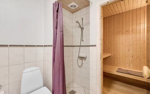 Mart - 1.6Km from the Sea: Design Intérieur, Plafond, Appartement, Sol, Meubles, Sol, Pièce, Éclairage, Domicile, Canapé